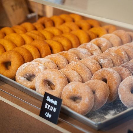 Hostel Ini Kobe & Brun Donut Cafe Luaran gambar